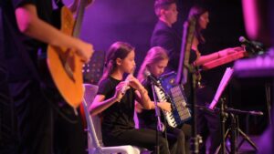 MOD10 Gençlik Orkestrası Altınova’da kurtuluş coşkusu yaşattı – Birlik Haber Ajansı