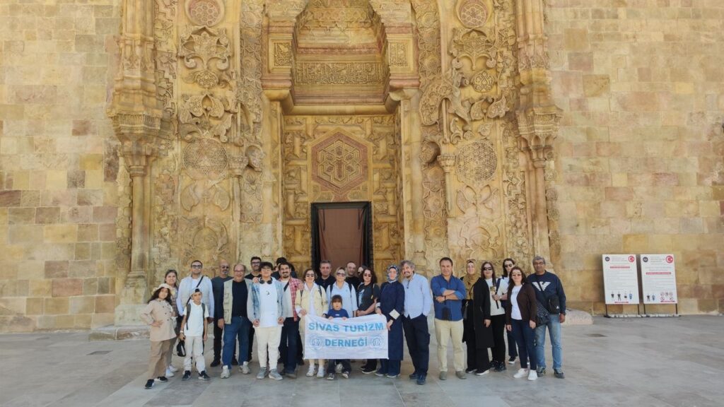 Sivas Turizm Derneği, 27 Eylül Dünya Turizm Gününde Divriği’yi gezdi – Birlik Haber Ajansı