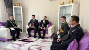 Digor Kaymakamı Kahraman’dan Şehit Hasan Baykız kabrini ziyaret etti – Birlik Haber Ajansı