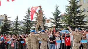 Kars’ta Komandoların yaptığı gösteri beğeni topladı – Birlik Haber Ajansı