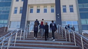 Kars’ta banka kartı dolandırıcılığı operasyonu: 2 şüpheli gözaltına alındı – Birlik Haber Ajansı