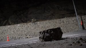 Artvin’de heyelan: Karadeniz sahil yolu trafiğe kapandı – Birlik Haber Ajansı