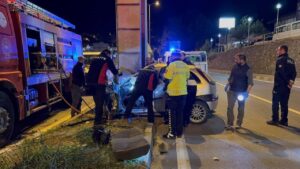 Kontrolden çıkan otomobil üst geçide çarptı: 2 genç hayatını kaybetti – Birlik Haber Ajansı