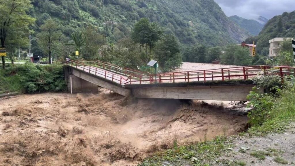 Rize’de sağanak yağış sel ve heyelana yol açtı – Birlik Haber Ajansı