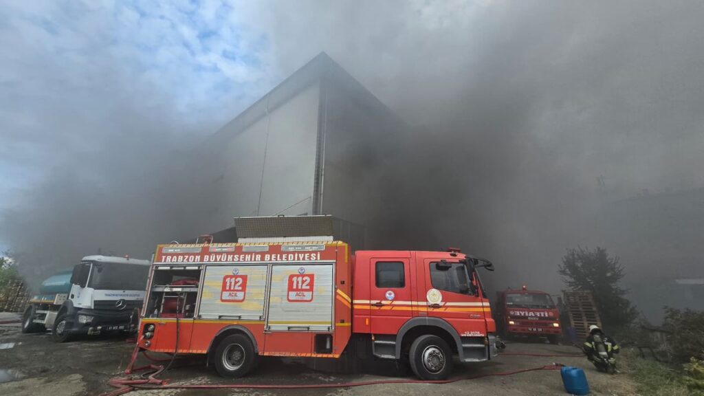 AVM’DE ÇIKAN YANGIN KONTROL ALTINA ALINDI – Birlik Haber Ajansı