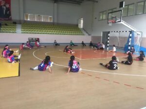 Kağızman’da GSB Spor okulları hentbol antrenmanları sürüyor