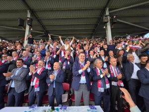 Kâhta 02 Spor’dan Tarihi Zafer! Taraftarlardan “Yeni Stat” Talebi Yükseldi