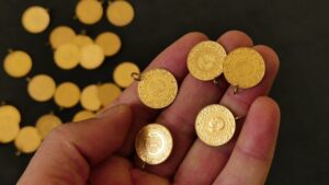 Altında tarihi zirve: Ons 4 bin doları aştı, Çeyrek 9 bin TL’yi geçti! – Birlik Haber Ajansı