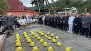 Amasra’daki maden faciasında hayatını kaybeden 43 madenci anıldı – Birlik Haber Ajansı