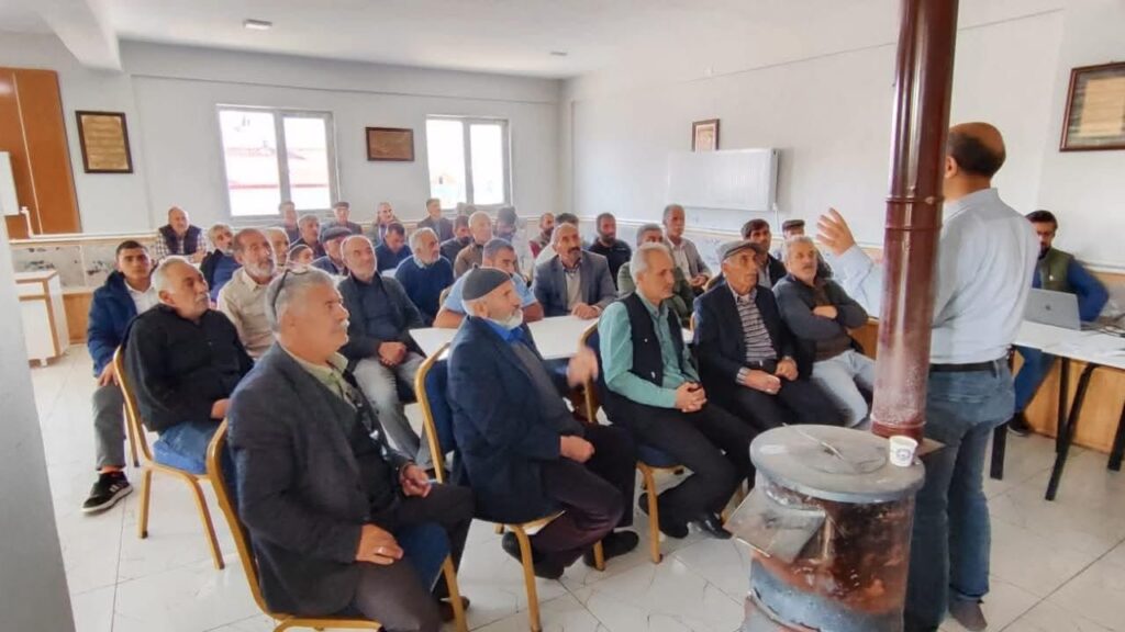 Kars’ta hayvan yetiştiricilerine “Şarbon Hastalığı ve Etkin Koruma-Kontrol Yöntemleri” eğitimi – Birlik Haber Ajansı