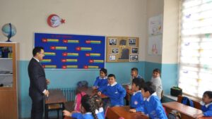 Kaymakam İsmail Demirtaş’tan Şahnalar Köyü İlkokulunda öğrencilerle bir araya geldi – Birlik Haber Ajansı