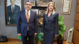 Kızılay Kars Şube Başkanı Kübra Hüryurt’tan vekil Adem Çalkın’a ziyaret – Birlik Haber Ajansı