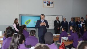 Milli Eğitim Bakanı Yusuf Tekin, Sarıkamış Fen Lisesi’ni ziyaret ederek incelemelerde bulundu – Birlik Haber Ajansı