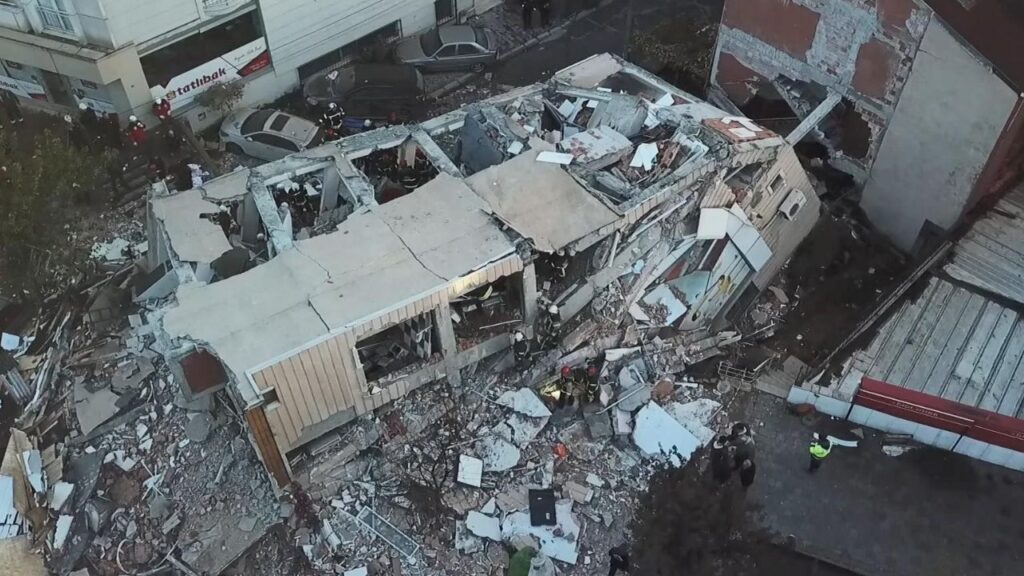 Gebze’de çöken bina enkazdan bir çocuğun cansız bedeni çıkarıldı – Birlik Haber Ajansı