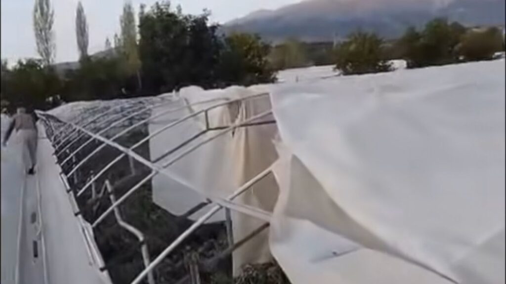 Kaş Gömbe Yaylası’nda fırtına seralara zarar verdi – Birlik Haber Ajansı