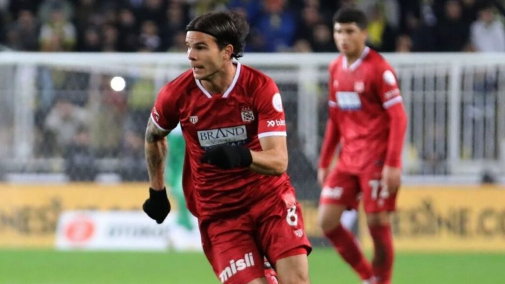 Sivasspor’un Yunan orta sahası Charilaos Charisis, Sivas’ta en çok vergi ödeyen 2. isim oldu – Birlik Haber Ajansı