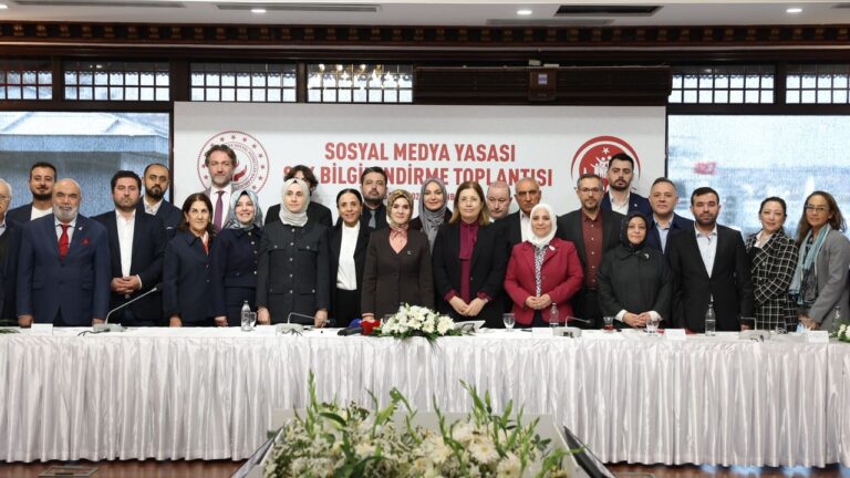 Bakan Göktaş, sosyal medya düzenlemesi için STK temsilcileriyle bir araya geldi – Birlik Haber Ajansı