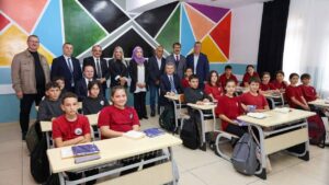 Öğrenciler tulumla karşıladıkları Vali Ergün’den halı saha istediler – Birlik Haber Ajansı