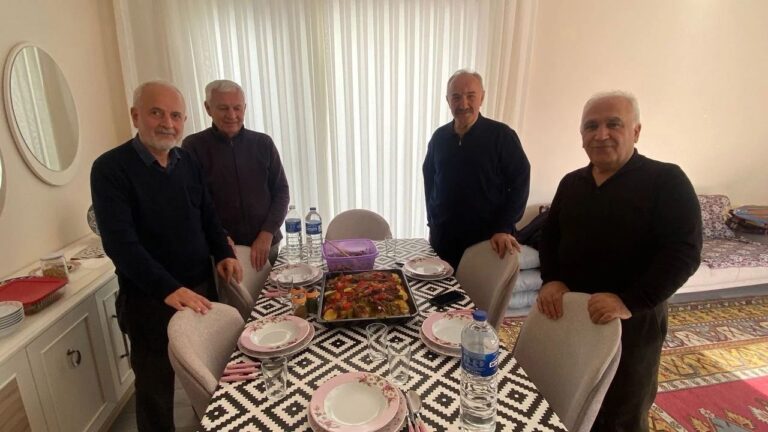 Dünya ev arkadaşları günü için 42 yıllık dostlardan öneri