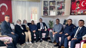 Ulus Kaymakamı Fırat Kadiroğlu’ndan şehit öğretmen Erol Ercan’ın ailesine ziyaret – Birlik Haber Ajansı