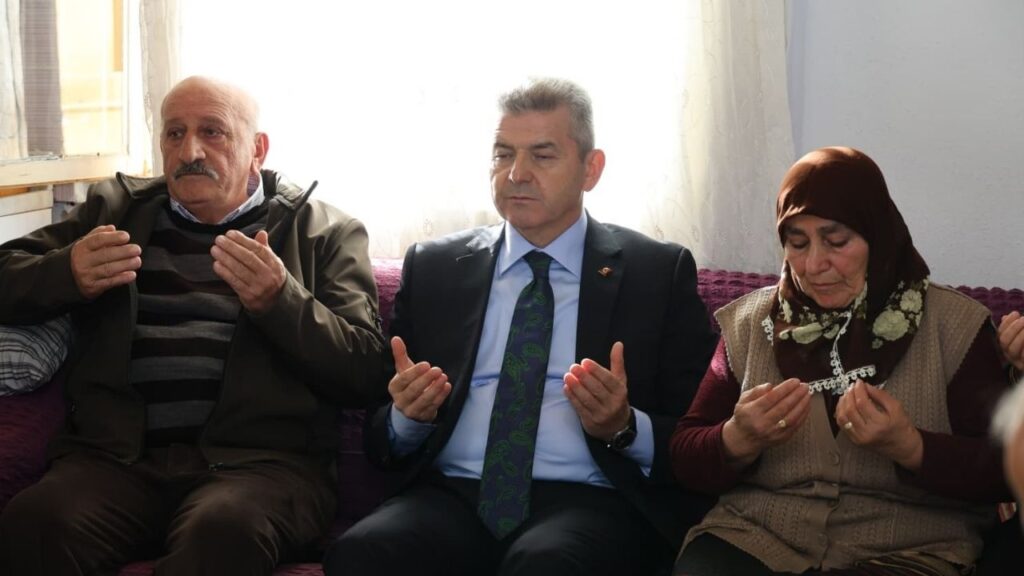 Artvin Valisi Ergün, Ardanuç’ta şehit ailesi ziyaretlerinde bulundu – Birlik Haber Ajansı
