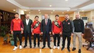 Amasyalı dünya şampiyonu güreşçilerden RTÜK’e ziyaret – Birlik Haber Ajansı