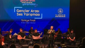 Bakan Bak Gençler Ses Yarışmasında Şarkı Söyledi – Birlik Haber Ajansı