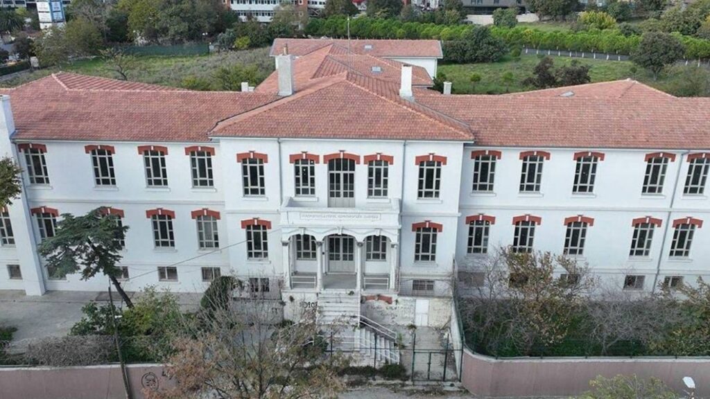 Balıklı Rum Hastanesi’nde SGK’yı zarara uğrattığı iddiasıyla 3 kişi tutuklandı
