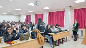 Kars’ta üniversite öğrencilerine kumar ve tütün bağımlılığı eğitimi verildi – Birlik Haber Ajansı