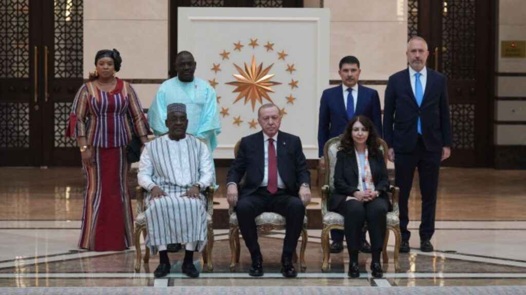 Cumhurbaşkanı Erdoğan, 5 ülkenin büyükelçisinden güven mektubu kabul etti – Birlik Haber Ajansı