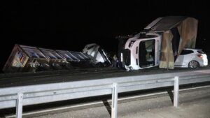 Diyarbakır’da zincirleme kaza: 4 ölü, 13 yaralı – Birlik Haber Ajansı