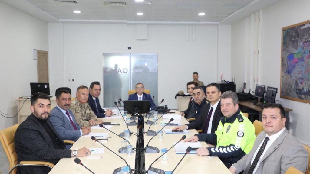 Kars’ta karayolları trafik levhalarının sadeleştirilmesi için toplantı düzenlendi – Birlik Haber Ajansı