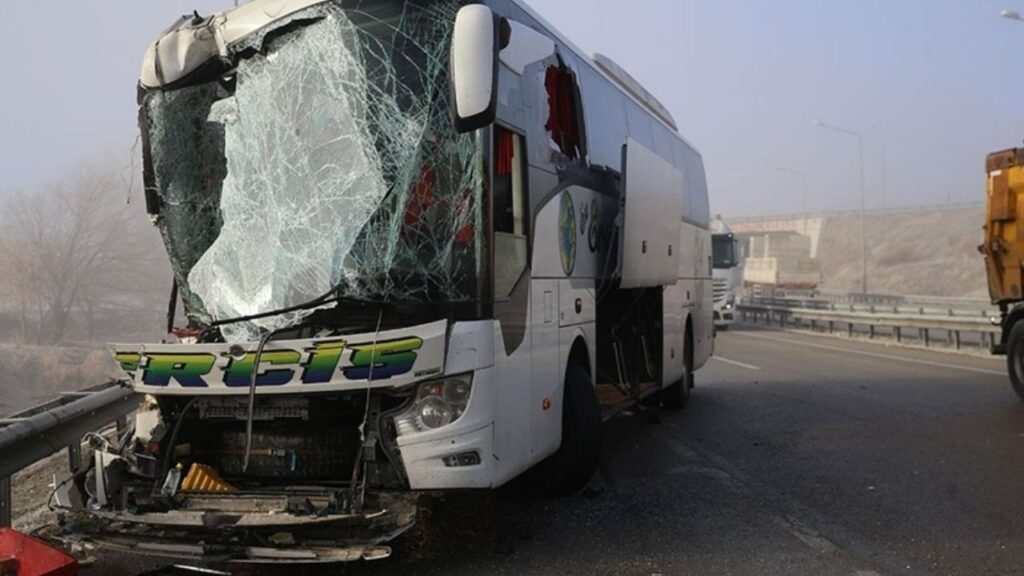 Erzurum’da yolcu otobüsü ile tır çarpıştı: 11 yaralı – Birlik Haber Ajansı