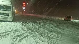 Kar yağışı Sivas’ta sürücülere zor anlar yaşattı – Birlik Haber Ajansı