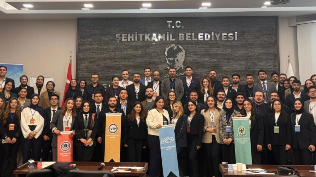 Gençler Gaziantep’te meclis koltuklarına oturdu – Birlik Haber Ajansı