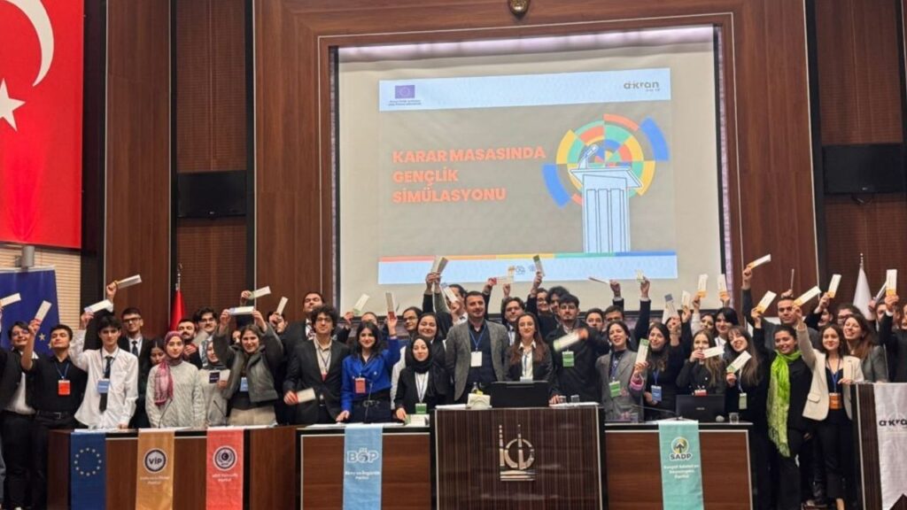 Gençler Keçiören’de meclis koltuğuna oturdu: “Karar Masasında Gençlik” yoğun ilgi gördü – Birlik Haber Ajansı