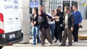 Antalya’da feci kaza: Annenin ve kızlarının feryadı yürek burktu