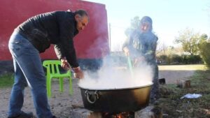 Midyat’ta Kış hazırlıkları başladı: Kavurma kazanları kaynamaya başladı – Birlik Haber Ajansı