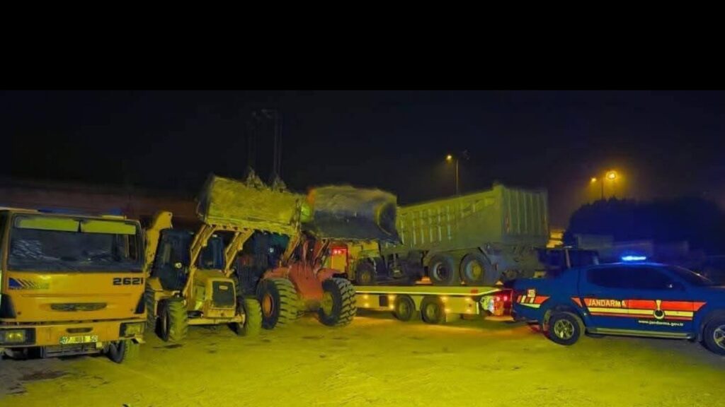 Antalya’da kum hırsızlarına gece operasyonu: 1 tutuklama, 8 araca el konuldu – Birlik Haber Ajansı