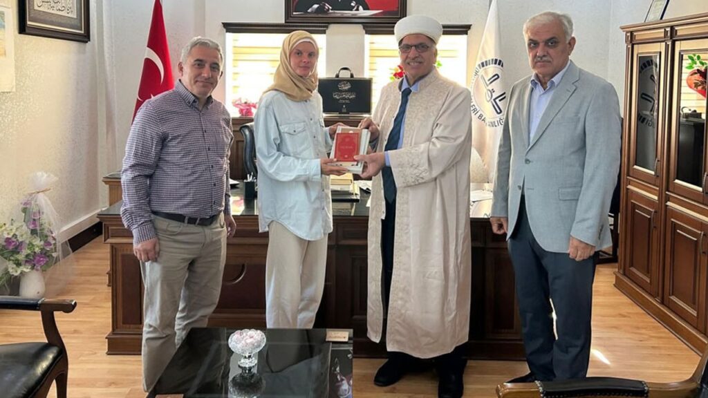 Polonyalı Alexandra Müslüman oldu, adını Ayşe olarak değiştirdi – Birlik Haber Ajansı