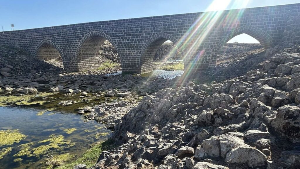 Diyarbakır’ın tarihi Dilaver köprüsü zamana direniyor – Birlik Haber Ajansı