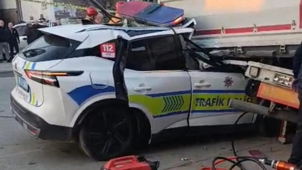 Manisa’da ekip aracı tıra çarptı: 1 polis şehit oldu – Birlik Haber Ajansı
