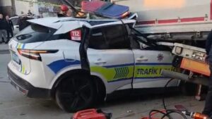 Manisa’da ekip aracı tıra çarptı: 1 polis şehit oldu – Birlik Haber Ajansı