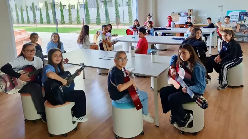 Sarıçam’da saz ve gitar kursları başladı – Birlik Haber Ajansı