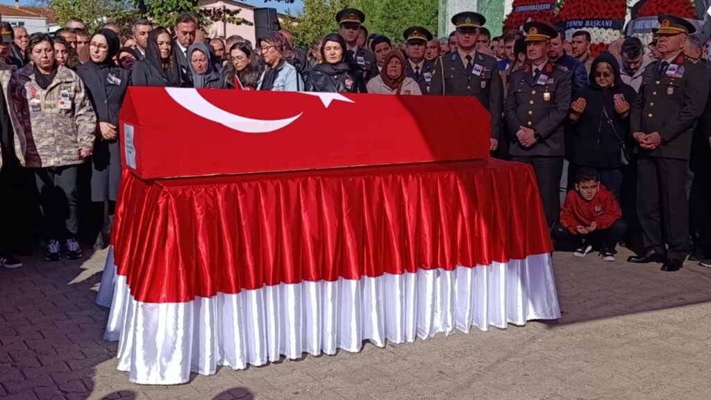 Şehit Assubay Başçavuş İlker Aykut, Kırkkepenekli’de son yolculuğuna uğurlandı – Birlik Haber Ajansı