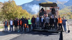Vali Ergün, Ardanuç-Ardahan yolundaki asfaltlama çalışmalarını denetledi – Birlik Haber Ajansı
