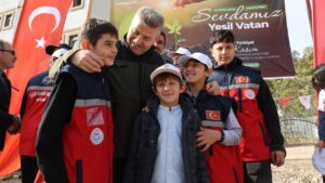 Vali Ergün, öğrencilerin isteğini kırmadı: TOGG ile evlerine gönderdi – Birlik Haber Ajansı