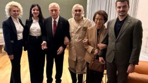 Ankara’da “Yedi Kocalı Hürmüz” rüzgârı: Kahkaha, sanat ve usta isimlerin buluşması – Birlik Haber Ajansı