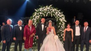 Antalya’da yılın düğünü: Bekir Kır ve Aysel İnce Cam Piramit’te muhteşem bir törenle evlendi – Birlik Haber Ajansı