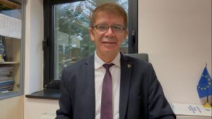 Prof. Dr. İrfan Kaya Ülger: Ukrayna savaşından en çok ABD kazançlı çıktı – Birlik Haber Ajansı